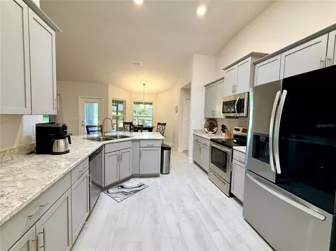 Kitchen - 9832 SW 46th Ct, Ocala, FL 34476 photo 5 of 7