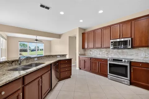 Kitchen - 9455 SW 71st Loop, Ocala, FL 34481 photo 3 of 4