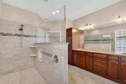 Bath - 9455 SW 71st Loop, Ocala, FL 34481 photo 2 of 3