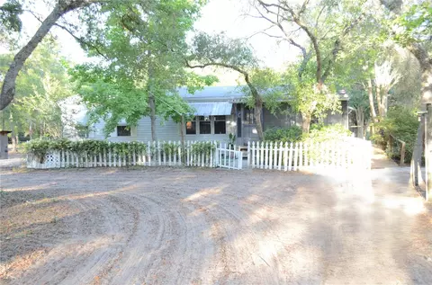591 SE Fisher Rd, Ocklawaha, FL 32179