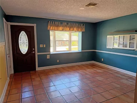 Living - 17 Juniper Track Dr, Ocala, FL 34480 photo 1 of 5