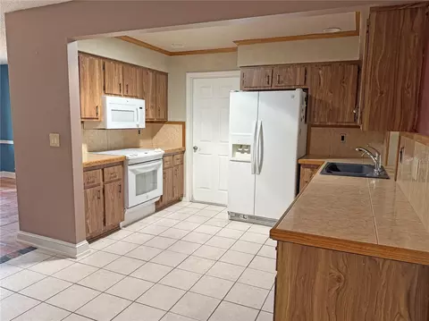 Kitchen - 17 Juniper Track Dr, Ocala, FL 34480 photo 2 of 3