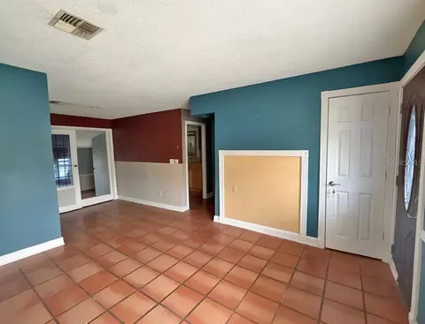 Living - 17 Juniper Track Dr, Ocala, FL 34480 photo 2 of 5