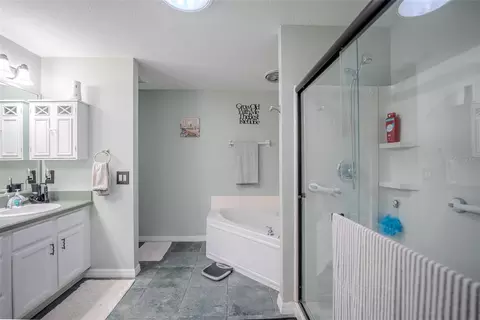 Bath - 8327 SW 79th Cir, Ocala, FL 34476 photo 1 of 4