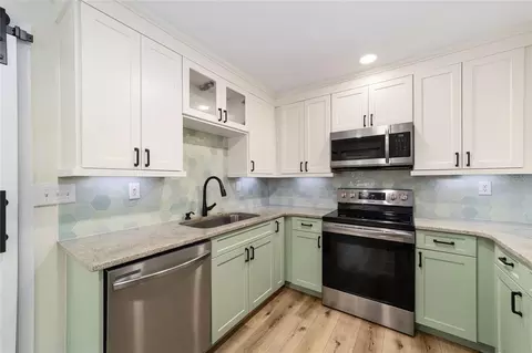 Kitchen - 825 SE 13th St, Ocala, FL 34471 photo 2 of 7