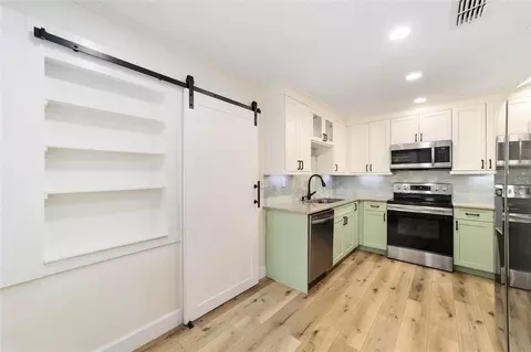 Kitchen - 825 SE 13th St, Ocala, FL 34471 photo 6 of 7