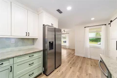 Kitchen - 825 SE 13th St, Ocala, FL 34471 photo 4 of 7