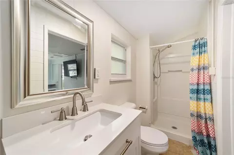 Bath - 825 SE 13th St, Ocala, FL 34471 photo 4 of 4