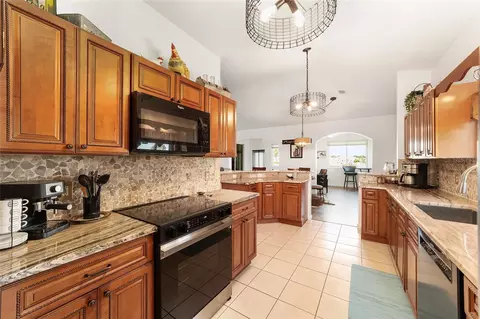 Kitchen - 5751 NW 25th Loop, Ocala, FL 34482 photo 2 of 3