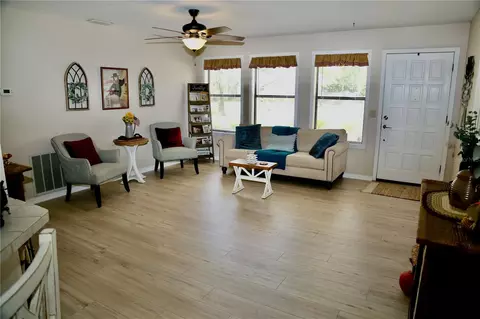 Living - 1069 SE 57th Ave, Ocala, FL 34480 photo 2 of 3