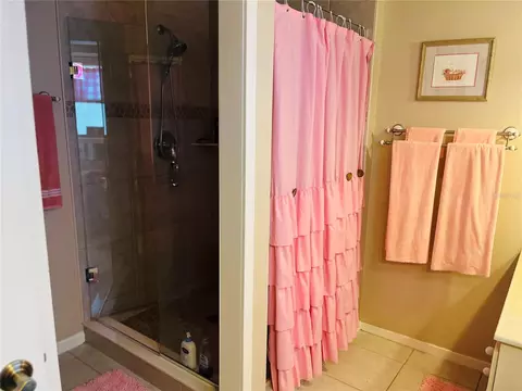Bath - 1069 SE 57th Ave, Ocala, FL 34480 photo 2 of 4