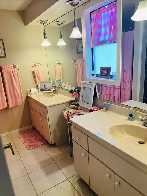 Bath - 1069 SE 57th Ave, Ocala, FL 34480 photo 1 of 4