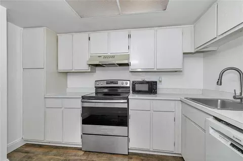 Kitchen - 637 Silver Pass #B, Ocala, FL 34472 photo 2 of 4