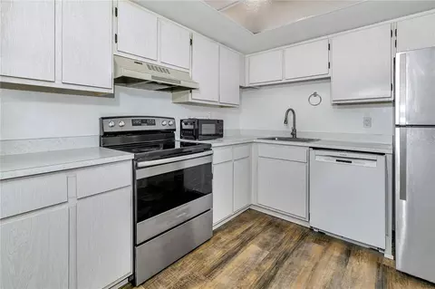 Kitchen - 637 Silver Pass #B, Ocala, FL 34472 photo 3 of 4