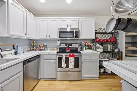 Kitchen - 9335 SW 85th Ter #E, Ocala, FL 34481 photo 8 of 10