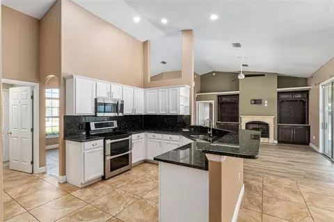 Kitchen - 5610 SW 88th Pl, Ocala, FL 34476 photo 3 of 9