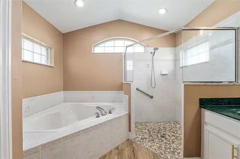 Bath - 5610 SW 88th Pl, Ocala, FL 34476 photo 2 of 6