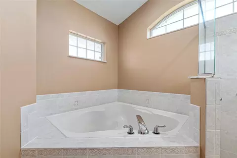 Bath - 5610 SW 88th Pl, Ocala, FL 34476 photo 3 of 6