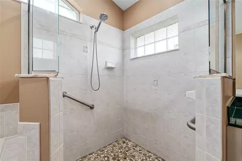 Bath - 5610 SW 88th Pl, Ocala, FL 34476 photo 4 of 6