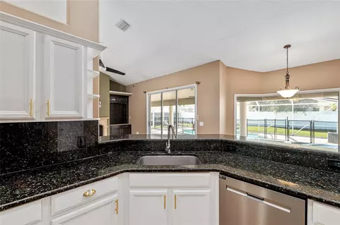 Kitchen - 5610 SW 88th Pl, Ocala, FL 34476 photo 6 of 9