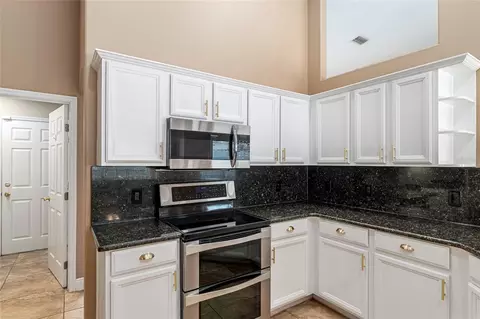 Kitchen - 5610 SW 88th Pl, Ocala, FL 34476 photo 8 of 9