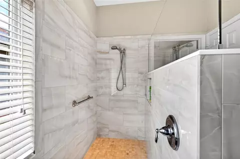 Bath - 10134 SW 75th Street Rd, Ocala, FL 34481 photo 2 of 4