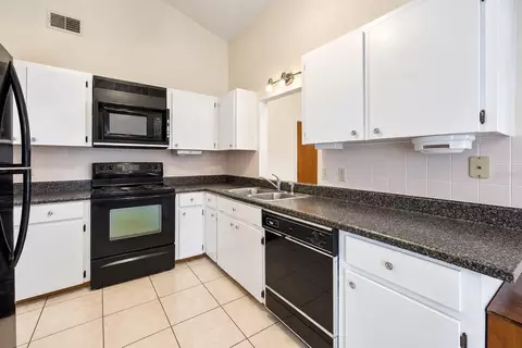Kitchen - 549 Silver Course Run, Ocala, FL 34472 photo 2 of 3