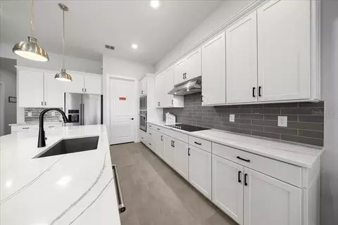 Kitchen - 6015 SW 86th Cir, Ocala, FL 34481 photo 4 of 7