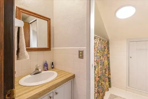 Bath - 411 SW 38th St, Ocala, FL 34471 photo 4 of 7