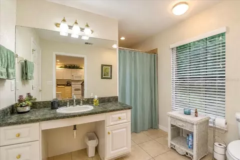 Bath - 411 SW 38th St, Ocala, FL 34471 photo 5 of 7