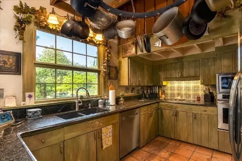 Kitchen - 411 SW 38th St, Ocala, FL 34471 photo 2 of 9