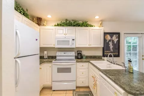 Kitchen - 411 SW 38th St, Ocala, FL 34471 photo 8 of 9