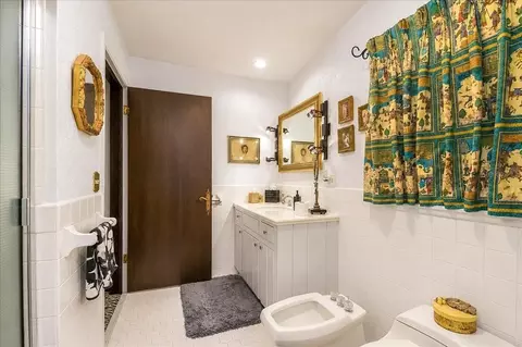 Bath - 411 SW 38th St, Ocala, FL 34471 photo 2 of 7