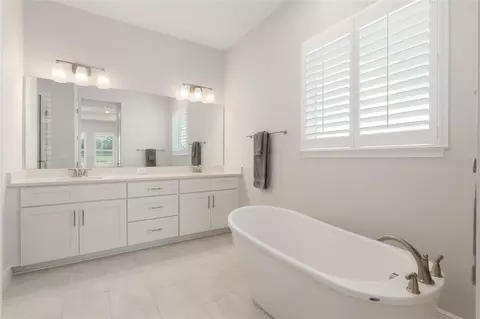 Bath - 1929 NW 85th Loop, Ocala, FL 34475 photo 1 of 5