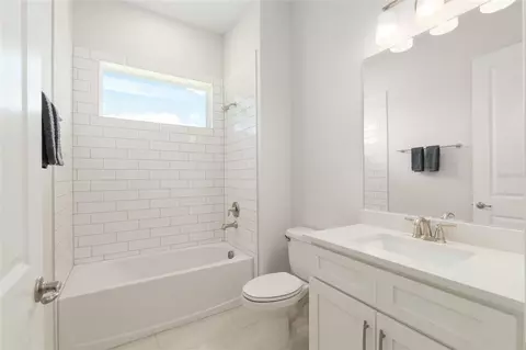 Bath - 1929 NW 85th Loop, Ocala, FL 34475 photo 4 of 5
