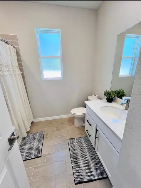 Bath - 2450 SW 170th Loop, Ocala, FL 34473 photo 1 of 3