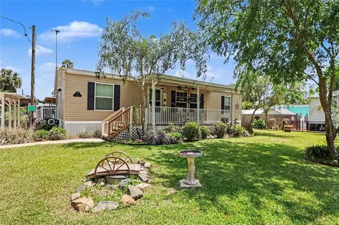 56348 Maple Rd, Astor, FL 32102