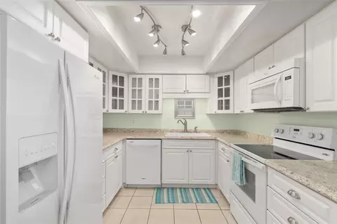 Kitchen - 467 SE Midway Dr #A, Ocala, FL 34472 photo 2 of 6