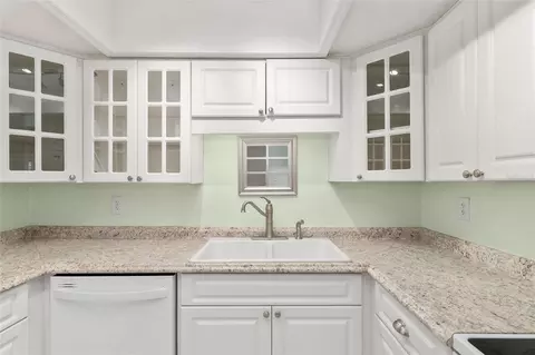 Kitchen - 467 SE Midway Dr #A, Ocala, FL 34472 photo 3 of 6
