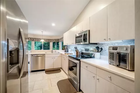 Kitchen - 9 Buffalo View Ln, Palm Coast, FL 32137 photo 1 of 3