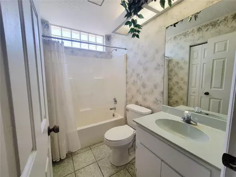 Bath - 8090 SW 116th Loop, Ocala, FL 34481 photo 2 of 4