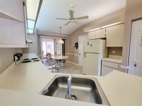 Kitchen - 8090 SW 116th Loop, Ocala, FL 34481 photo 2 of 4