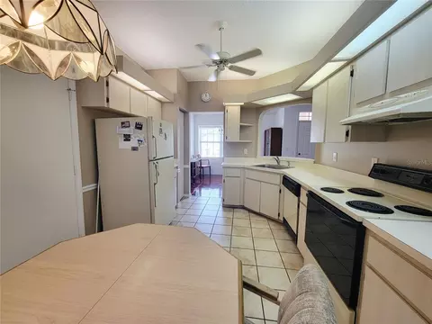 Kitchen - 8090 SW 116th Loop, Ocala, FL 34481 photo 3 of 4
