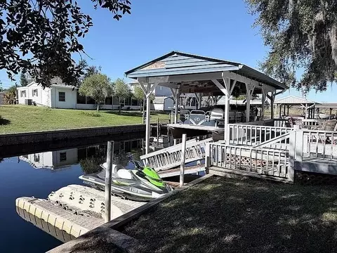 2086 Starboard Dr, Geneva, FL 32732