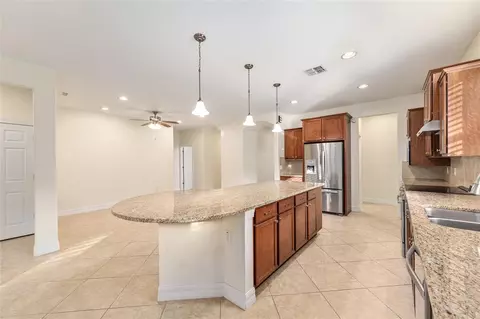 Kitchen - 9221 SW 70th Loop, Ocala, FL 34481 photo 3 of 5