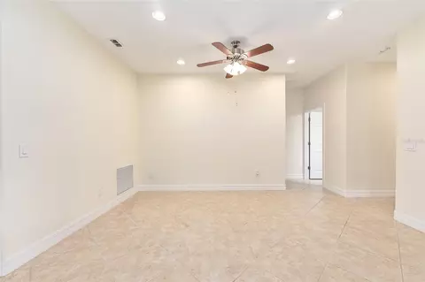 Living - 9221 SW 70th Loop, Ocala, FL 34481 photo 2 of 10
