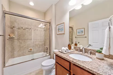 Bath - 9221 SW 70th Loop, Ocala, FL 34481 photo 3 of 3