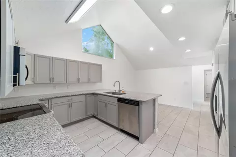 Kitchen - 2159 SE 7th Ter, Ocala, FL 34471 photo 5 of 7