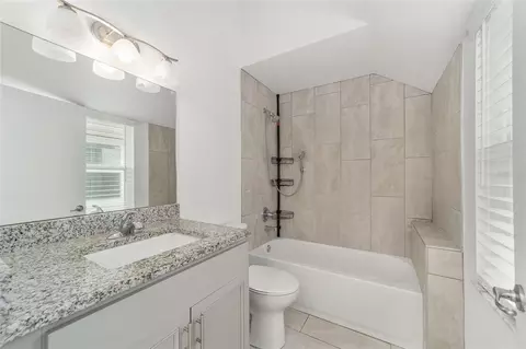 Bath - 2159 SE 7th Ter, Ocala, FL 34471 photo 4 of 4