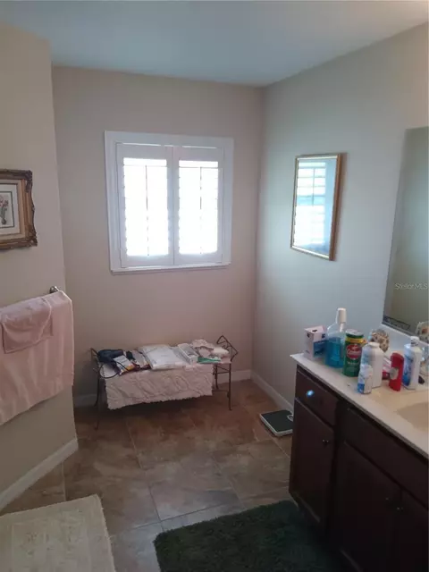 Bath - 987 SE 65 Cir, Ocala, FL 34472 photo 3 of 4